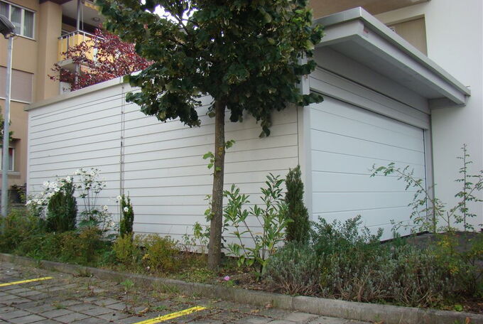 Garage mit Sectionaltor.jpg