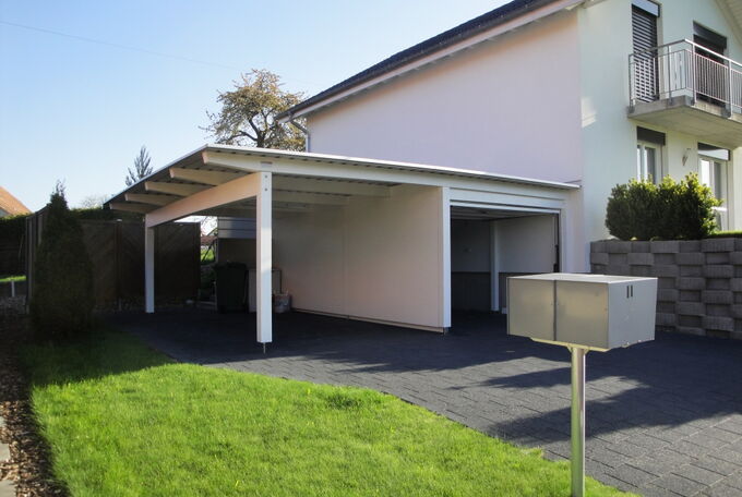 Autounterstand mit angebauter Garage